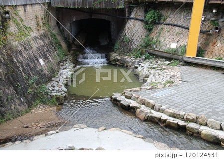 湯煙漂う日本三古湯の一つ有馬温泉 120124531