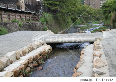 湯煙漂う日本三古湯の一つ有馬温泉 120124542