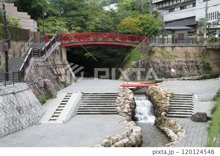 湯煙漂う日本三古湯の一つ有馬温泉 120124546