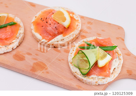 Rice Cake Sandwiches with Fresh Salmon, Cucumber, Lemon and Greens 120125309