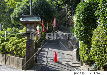 鎌倉市 仏海山 大船観音寺 参道 鎌倉市 仏海山 大船観音寺 参道 120126235