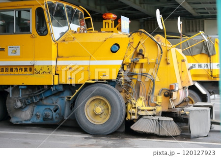 ロードスイーパー（道路維持作業車） 120127923