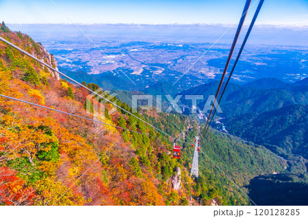御在所ロープウェイと紅葉 120128285