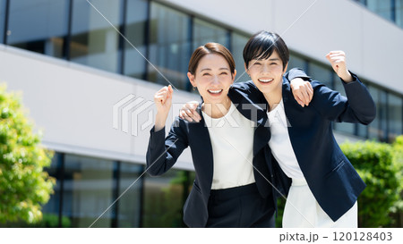 ビジネス 女性 ガッツポーズ ビジネス 女性 ガッツポーズ 120128403