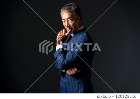 ビジネス　シニア男性　クール　考える 120128516