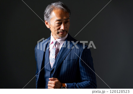 ビジネス シニア男性 クール ビジネス シニア男性 クール 120128523