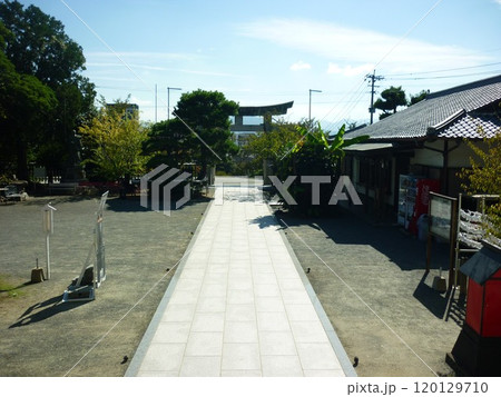 西公園にある光雲神社の参道と鳥居 西公園にある光雲神社の参道と鳥居 120129710