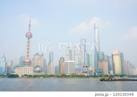 昼の上海外灘(上海/中国) 昼の上海外灘(上海/中国) 120130349
