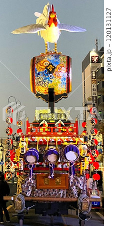 2024年11月の栃木秋祭りの明かりの入った夜の山車 120131127