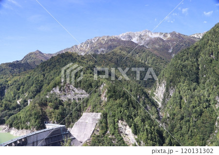 2024年10月の黒部ダムと立山連峰 120131302