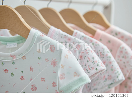 ベビー服のクローゼット 120131365