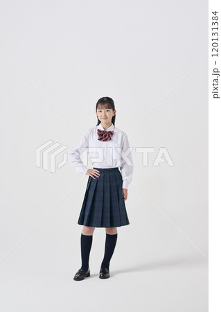 白背景,日本人女子中学生,笑顔,全身 白背景,日本人女子中学生,笑顔,全身 120131384