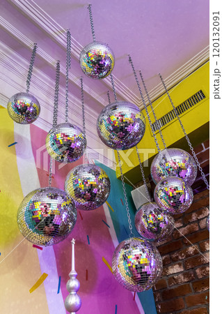 Colored mirror balls 120132091