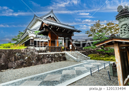 勝竜寺城跡の門前、10月26日、京都府、日本 120133494
