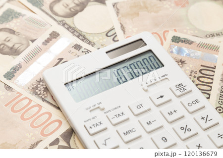 お金と電卓 120136679