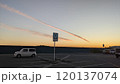 夕焼けの　ひこうき雲① 120137074