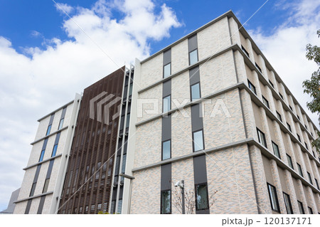 東京地方裁判所中目黒庁舎 120137171