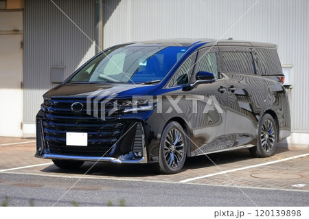 黒いミニバン 120139898