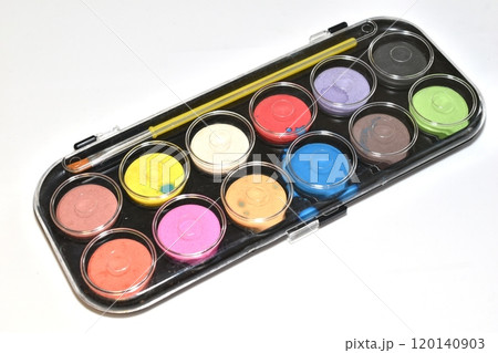 A box of watercolor paints for drawing at school. 120140903