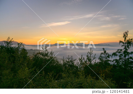 日の出と雲海【北安曇郡池田町広津】 日の出と雲海【北安曇郡池田町広津】 120141481