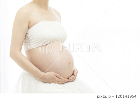 マタニティーフォトのイメージ (写真素材) マタニティーフォトのイメージ (写真素材) 120141954