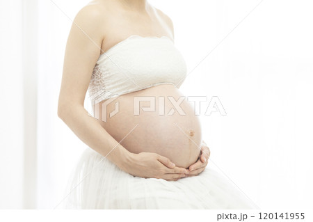 マタニティーフォトのイメージ (写真素材) マタニティーフォトのイメージ (写真素材) 120141955