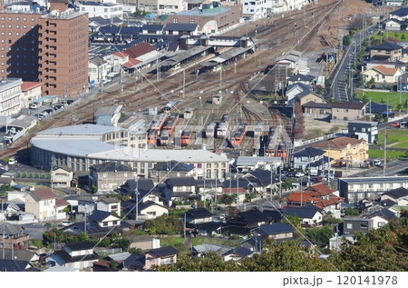 津山市にある鉄道に関する事物を展示する博物館「津山まなびの鉄道館」:遠景 津山市にある鉄道に関する事物を展示する博物館「津山まなびの鉄道館」:遠景 120141978