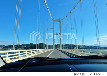 車内からの白鳥大橋の風景 車内からの白鳥大橋の風景 120142202