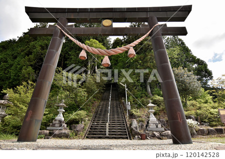 鳥居のある風景、岐阜県 大山白山神社 鳥居のある風景、岐阜県 大山白山神社 120142528