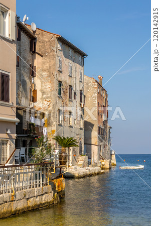 Rovinj, Croatia old town, houses in water 120142915
