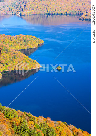 中禅寺湖の紅葉　奥日光の風景 120143627