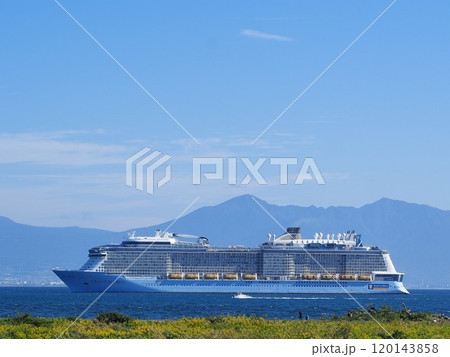静岡県　クルーズ客船　クァンタム・オブ・ザ・シーズ　10月 120143858