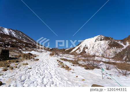 残雪期の那須岳 120144331
