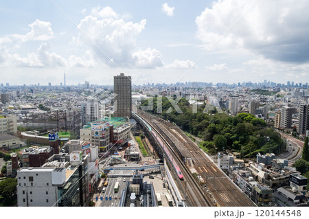 【東北新幹線】東京駅へ向かい走行する新幹線 120144548
