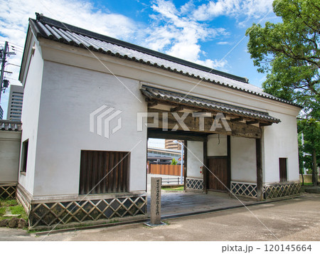 江戸時代の建築物「旧黒田藩蔵屋敷長屋門」 120145664