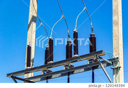 ceramic insulators electric current with wires ceramic insulators electric current with wires 120148394
