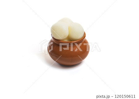 Traditional Indian rasgulla in a clay pot on white background 120150611