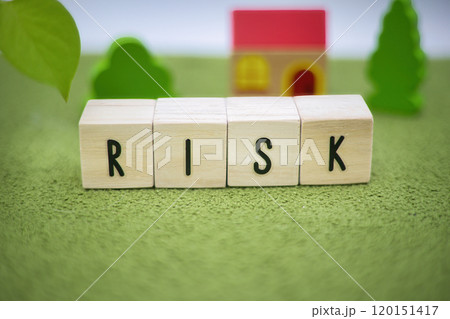 RISKと書かれた積み木 120151417