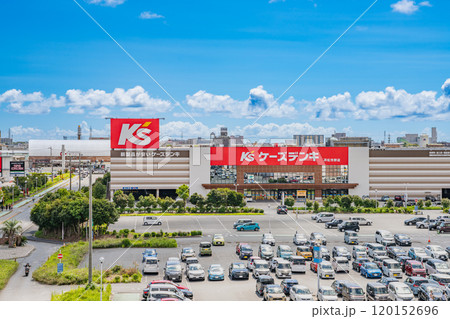 浜松市にある青空が広がる市野イオン周辺の風景(静岡県) 浜松市にある青空が広がる市野イオン周辺の風景(静岡県) 120152696