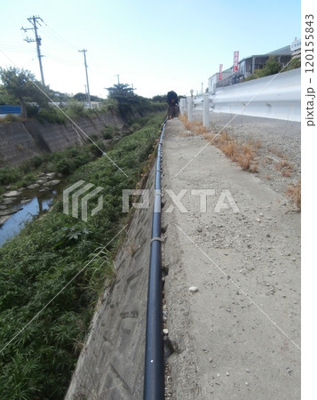川の水を汲み上げる為のパイプ・ポンプ(利水権で使用可能) 120155843