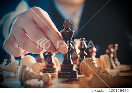 Management or leadership concept with chess 120156426