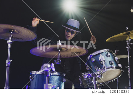 バンド　ライブ  120158385
