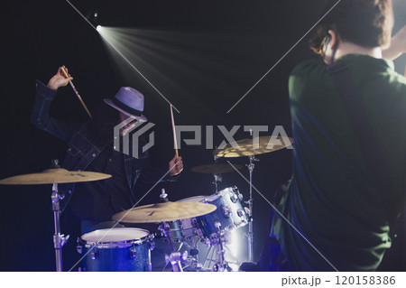 バンド　ライブ  120158386