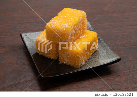 カスドース、長崎の名物カステラ菓子 120158521