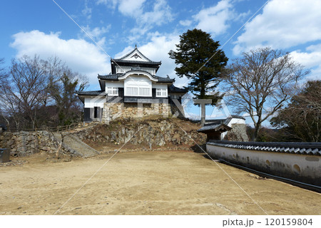 備中松山城　本丸と天守閣　岡山県高梁市 120159804