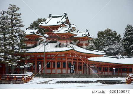 雪の平安神宮　白虎楼　京都市左京区 120160077