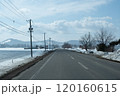 北海道の雪が溶けた冬の道 120160615