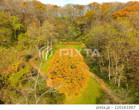 晩秋の北海道乙部町で貝子沢化石公園の風景を空撮 120161007