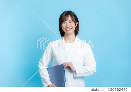 白衣を着た女性 白衣を着た女性 120162453