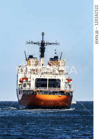海上自衛隊横須賀基地から出港した海上自衛隊砕氷艦しらせ 120162522